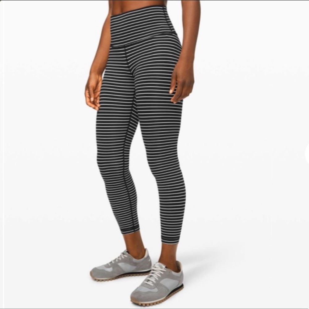 LULULEMON Black & White Striped Cropped Leggings